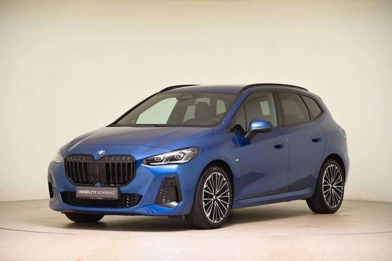 Portimaoblau metallic Gebraucht 2023 BMW 218 M Sport Van / Kleinbus | 28.440 € (Fairer Preis) - Bild 1/4