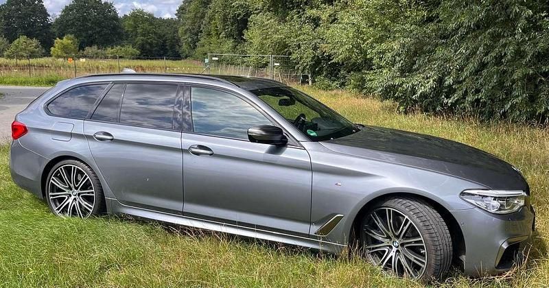Grau Gebraucht 2018 BMW M550 Comfort Edition Limousine | 38.000 € (Guter Preis) - Bild 1/4