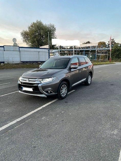 Braun Gebraucht 2017 Mitsubishi Outlander Diamant Edition SUV | 17.990 € (Fairer Preis) - Bild 1/4