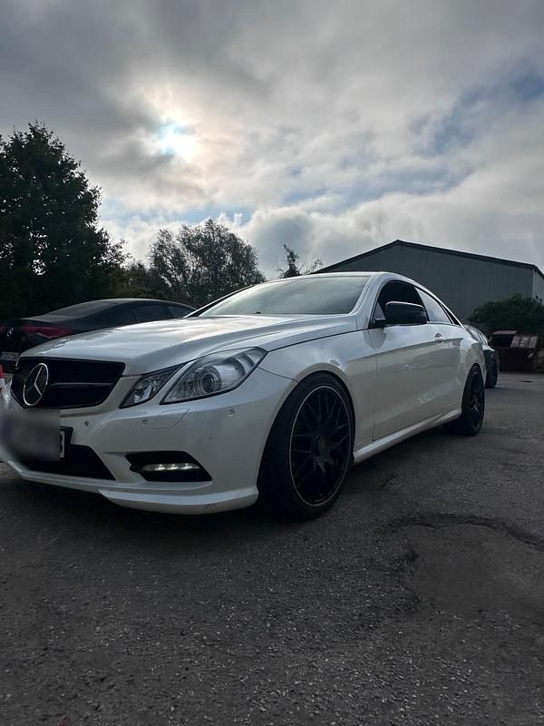 Weiß Gebraucht 2012 Mercedes E350 AMG Coupé | 9.990 € (Superpreis) - Bild 1/4