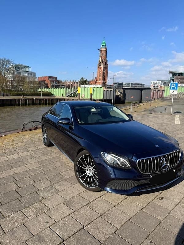 Gebraucht Mercedes E220 194 PS (142 kW) 2017 Blau Limousine