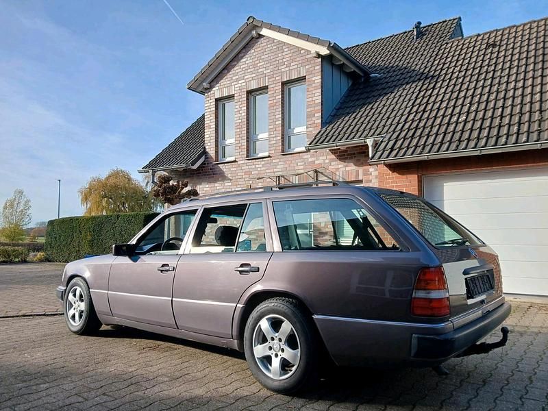 Violet Gebraucht 1993 Mercedes E250 Kombi | 8.650 € - Bild 1/4
