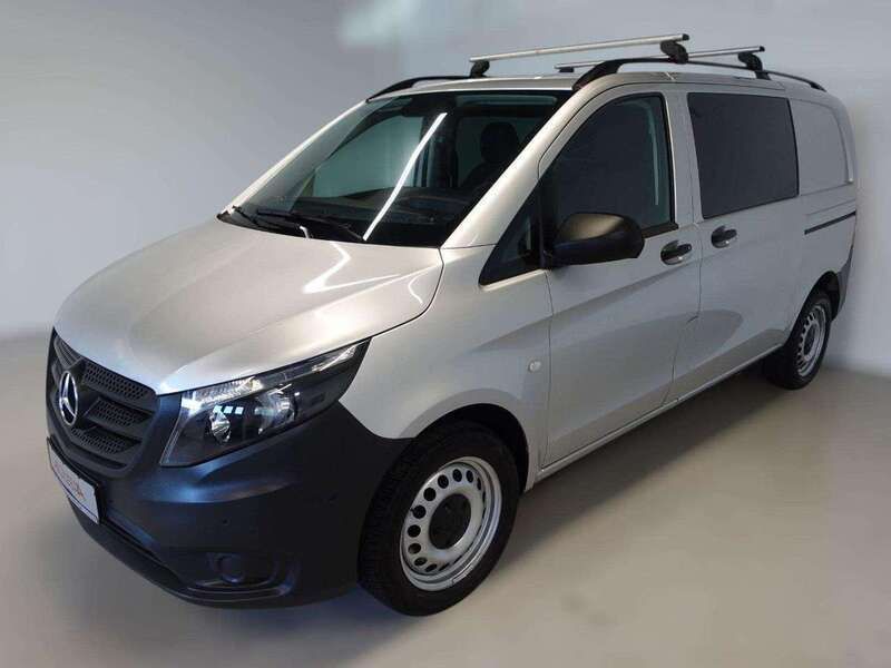 Brillantsilber metallic Gebraucht 2021 Mercedes Vito Van / Kleinbus | 32.990 € (Fairer Preis) - Bild 1/4