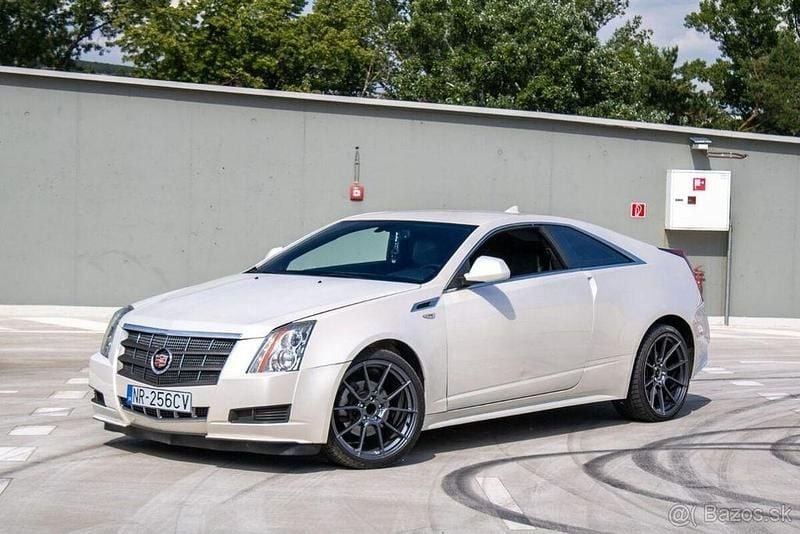 Weiß Gebraucht 2011 Cadillac CTS Coupé | 13.000 € - Bild 1/4