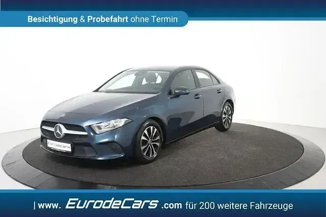 Gebraucht Mercedes 180 116 PS (85 kW) 2020 Blau Limousine
