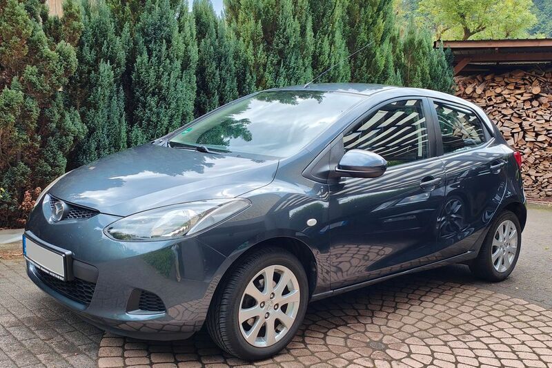 Grau Gebraucht 2007 Mazda 2 Independence Limousine | 2.900 € (Fairer Preis) - Bild 1/4