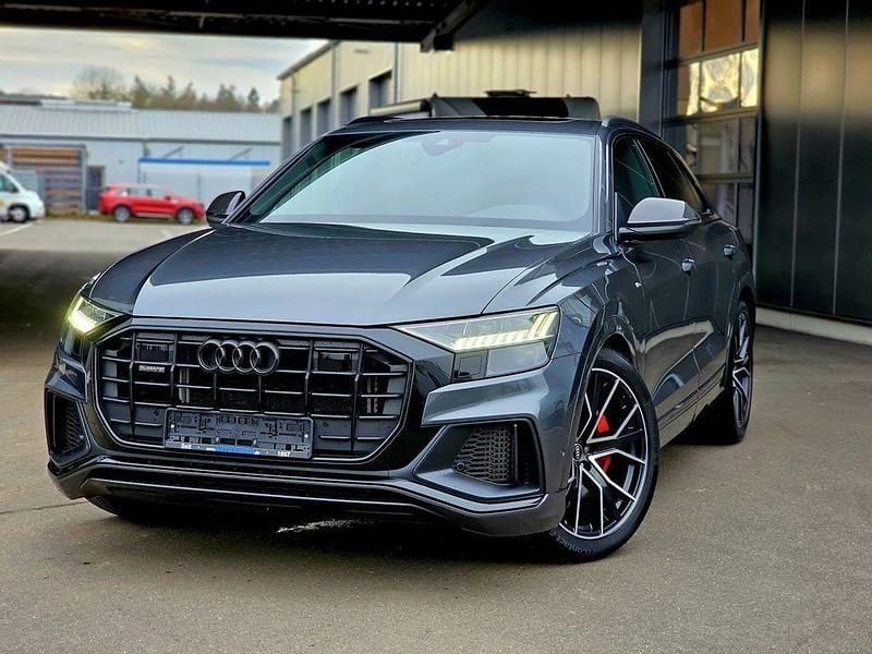 Daytona grau perleffekt (grau) (grau) (metallic) Gebraucht 2024 Audi Q8 Competition SUV | 90.880 € - Bild 1/4