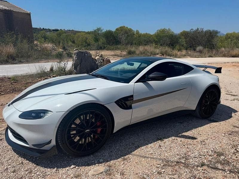 Weiß Gebraucht 2023 Aston Martin V8 Vantage Coupé | 135.000 € - Bild 1/4