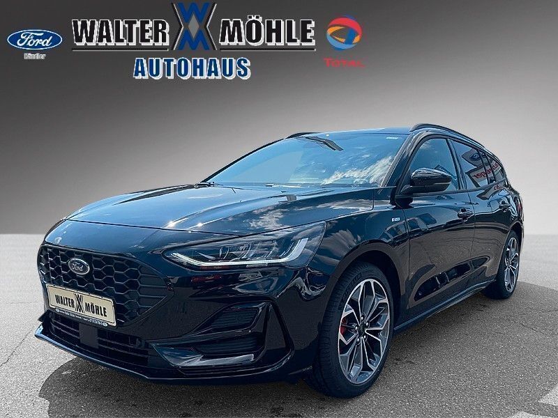 Obsidianschwarz metallic Gebraucht 2022 Ford Focus ST-Line Kombi | 29.980 € - Bild 1/4