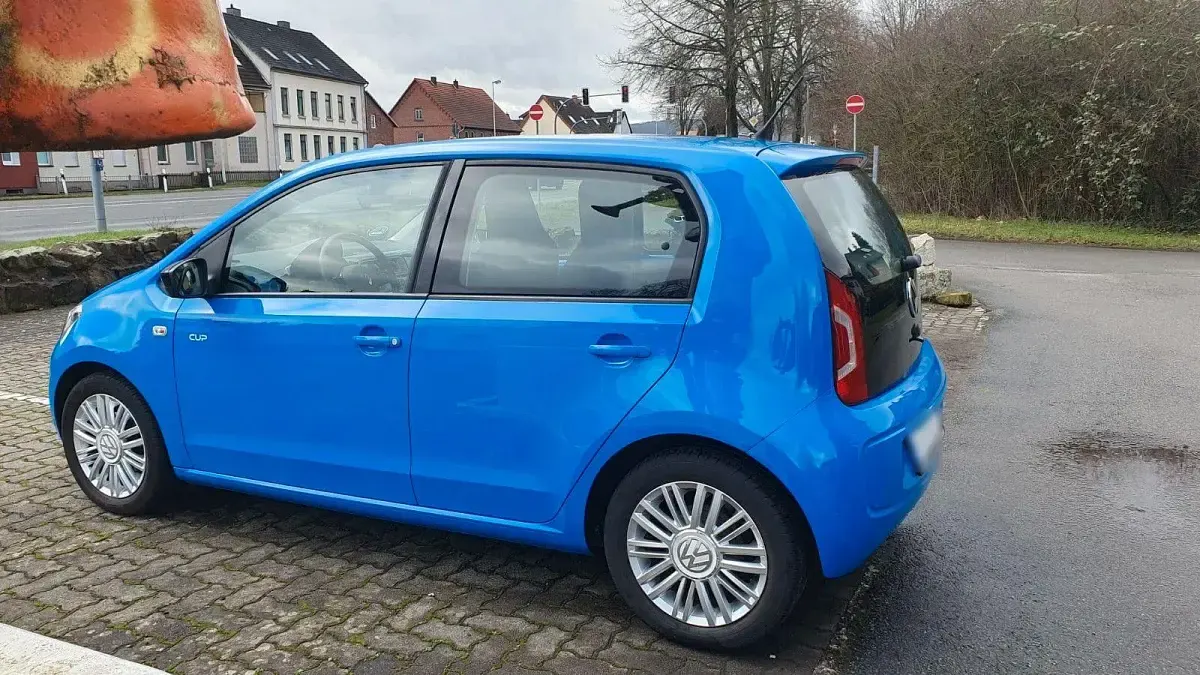 Używany VW up! Cup 60 KM (44 kW) 2014 Niebieski Hatchback