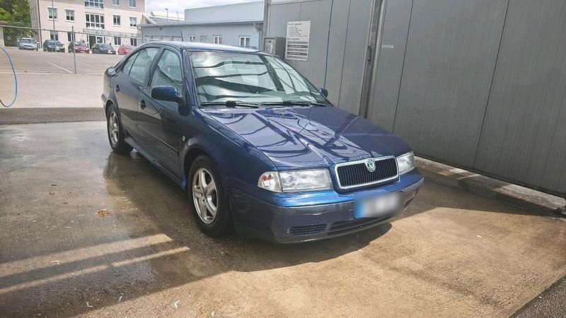 Blau Gebraucht 1998 Skoda Octavia Limousine | 1.100 € (Guter Preis) - Bild 1/4