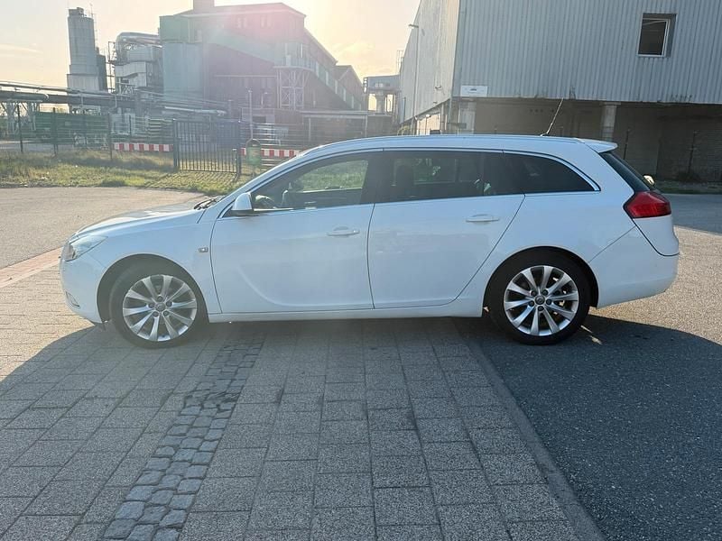 Gebraucht Opel Insignia 130 PS (95 kW) 2012 Weiß Kombi