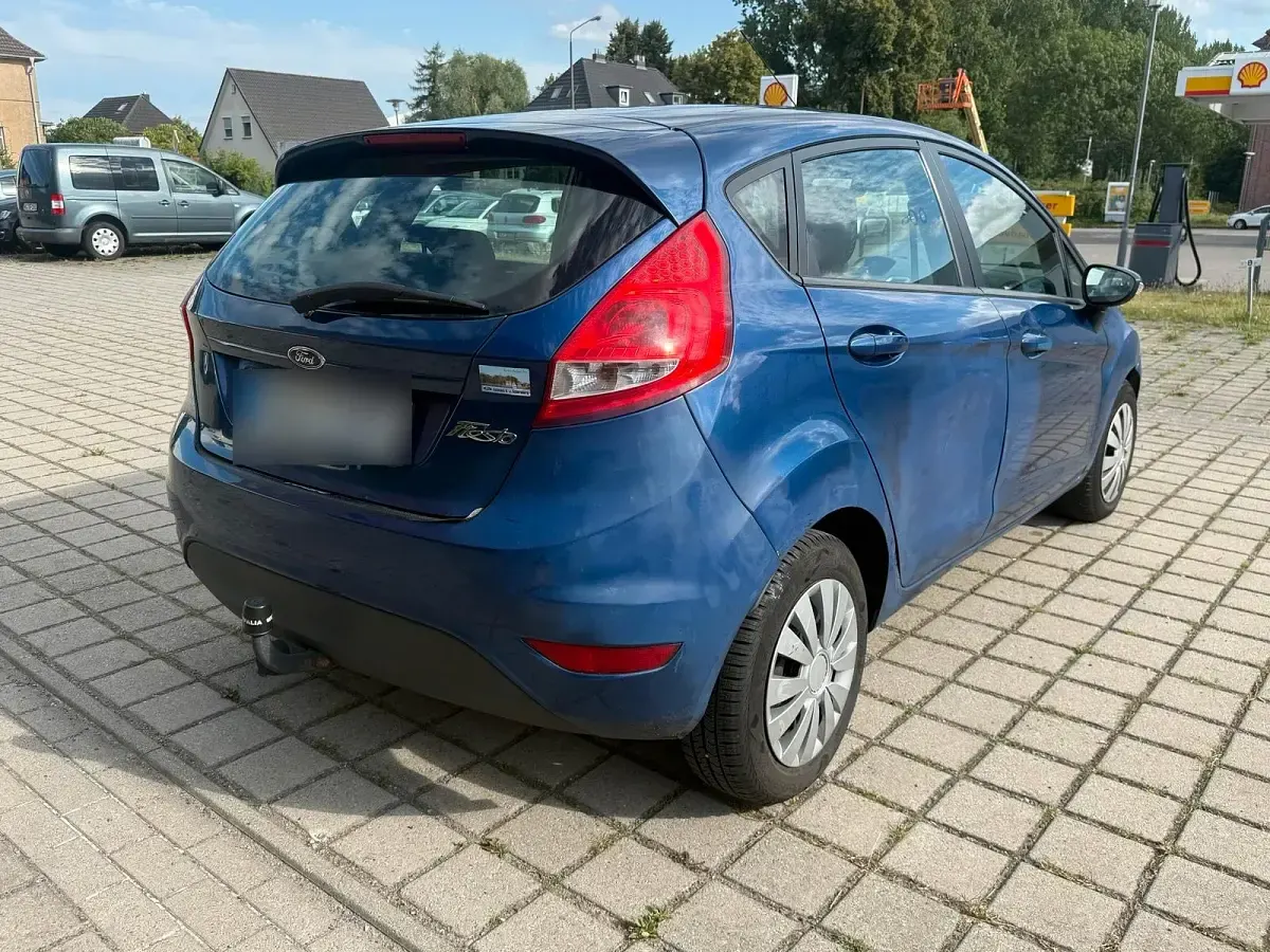 Gebraucht Ford Fiesta 70 PS (51 kW) 2010 Blau Kleinwagen