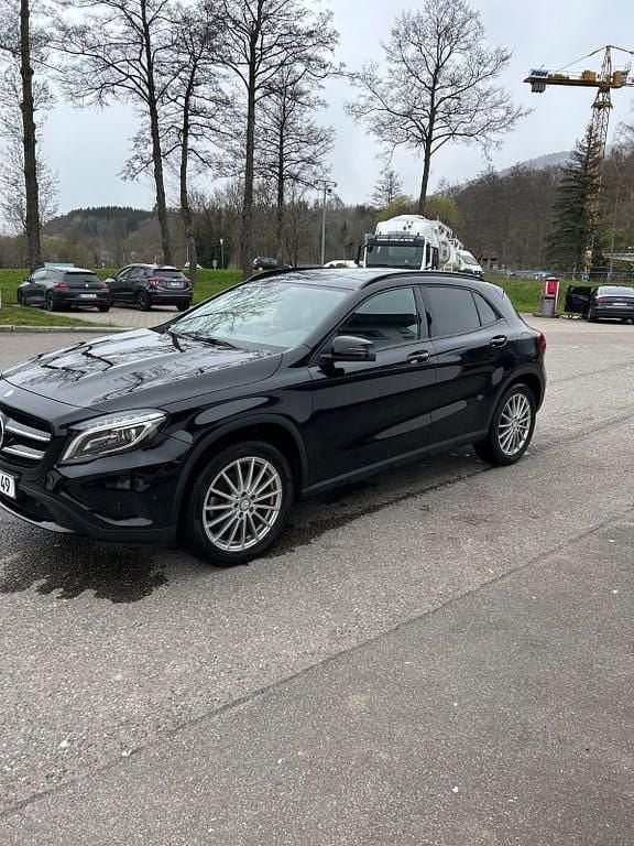 Gebraucht Mercedes GLA250 211 PS (155 kW) 2016 Schwarz SUV