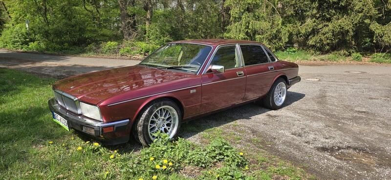 Rot Gebraucht 1990 Jaguar XJ Limousine | 4.790 € - Bild 1/4