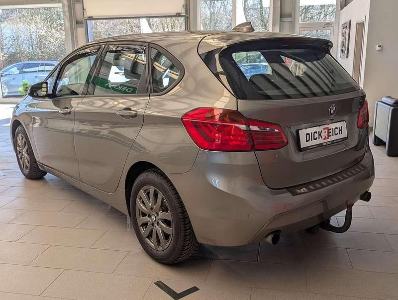 Gebraucht BMW 220 Advantage 192 PS (141 kW) 2016 Platinsilber metallic Van / Kleinbus