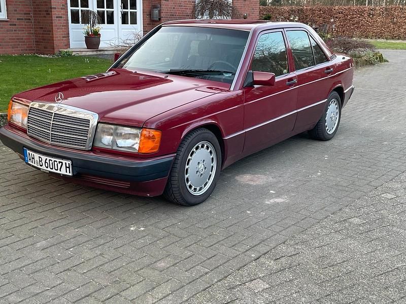 Gebraucht Mercedes 190 94 PS (69 kW) 1992 Rot Limousine