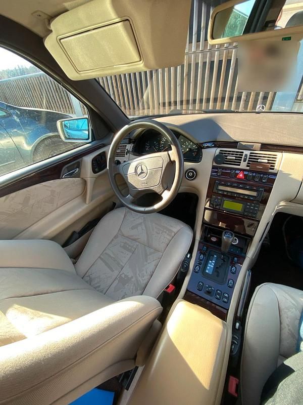 Gebraucht Mercedes E280 Elegance 193 PS (141 kW) 1996 Silber Limousine