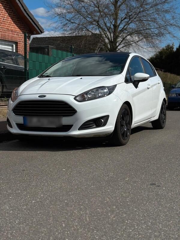 Weiß Gebraucht 2014 Ford Fiesta Kleinwagen | 4.999 € (Guter Preis) - Bild 1/4