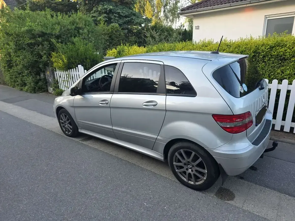 Gebraucht Mercedes B180 109 PS (80 kW) 2010 Grau Van / Kleinbus