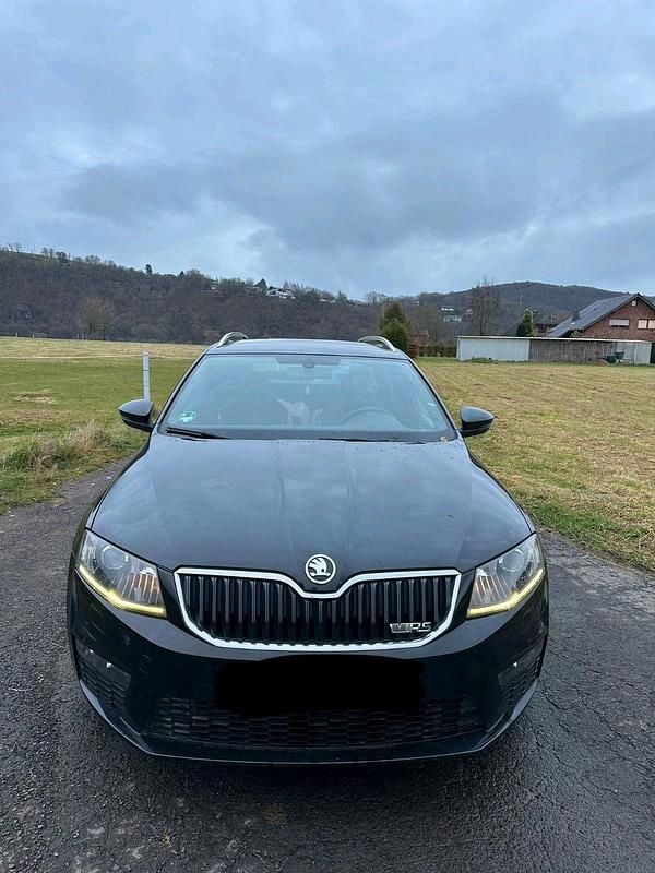 Schwarz Gebraucht 2013 Skoda Octavia vRS Kombi | 9.799 € (Fairer Preis) - Bild 1/4