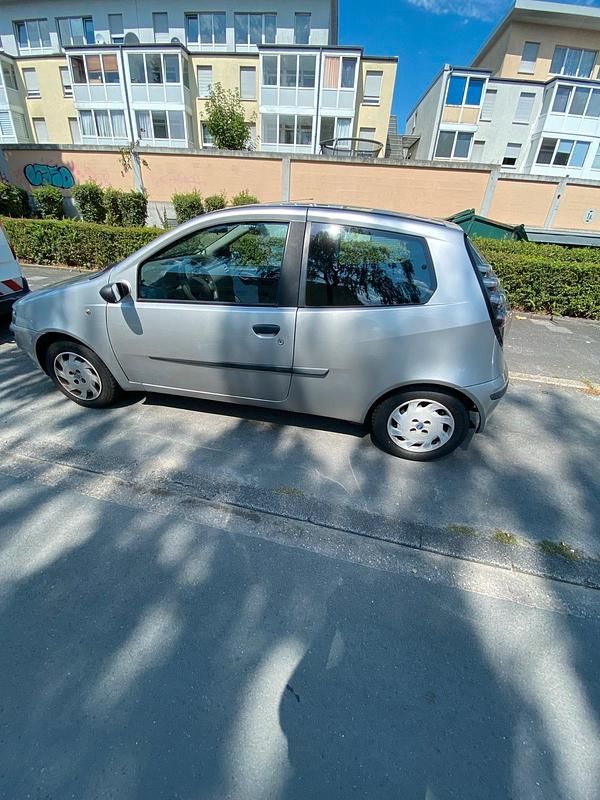 Grau Gebraucht 2002 Fiat Punto Kleinwagen | 1.899 € (Fairer Preis) - Bild 1/3