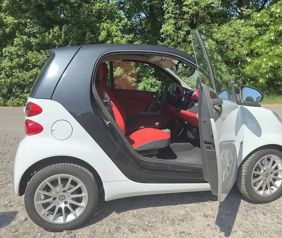 Gebraucht Smart ForTwo Coupé 84 PS (61 kW) 2011 Weiß Coupé