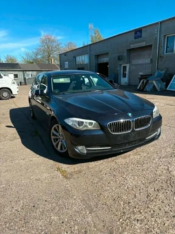Gebraucht BMW 520 Performance 184 PS (135 kW) 2011 Blau Kombi