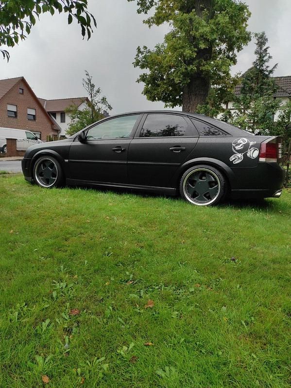 Schwarz Gebraucht 2003 Opel Vectra GTS Limousine | 3.100 € (Etwas zu teuer) - Bild 1/4