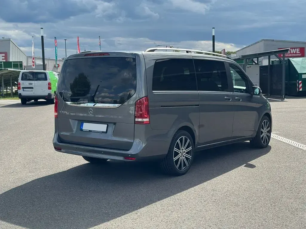 Gebraucht Mercedes V300 Avantgarde Edition 237 PS (174 kW) 2023 Grau Van / Kleinbus