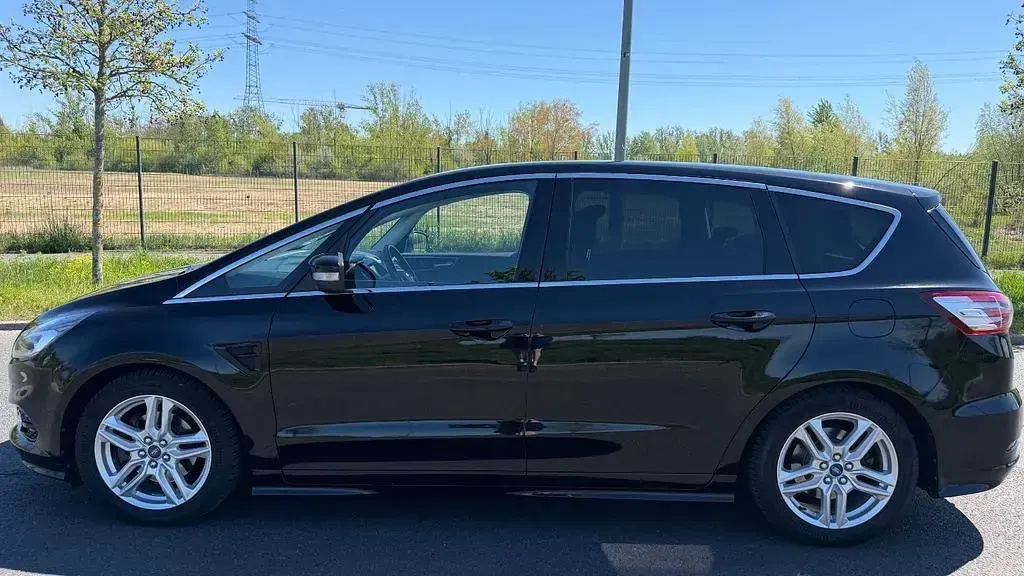 Używany Ford S-MAX Titanium 241 KM (177 kW) 2016 Czarny Minivan