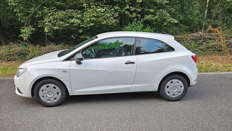 Weiß Gebraucht 2012 Seat Ibiza Kleinwagen | 2.500 € (Guter Preis) - Bild 1/4