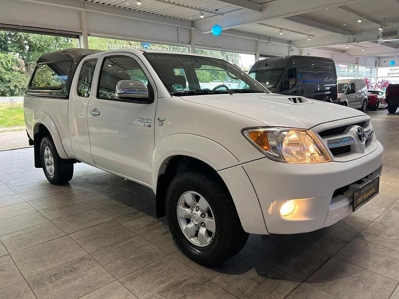 Weiß Gebraucht 2007 Toyota HiLux Sol Abholung | 14.490 € (Etwas zu teuer) - Bild 1/4