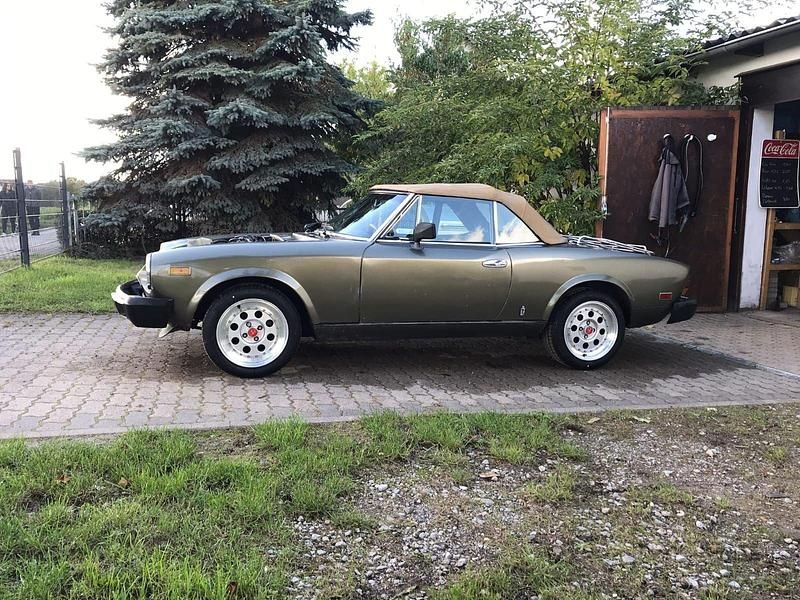 Grün Gebraucht 1981 Fiat 124 Spider Sport Cabrio | 10.000 € - Bild 1/4