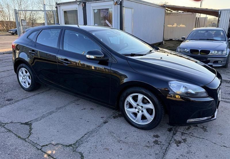 Gebraucht Volvo V40 Kinetic 120 PS (88 kW) 2017 Schwarz Limousine