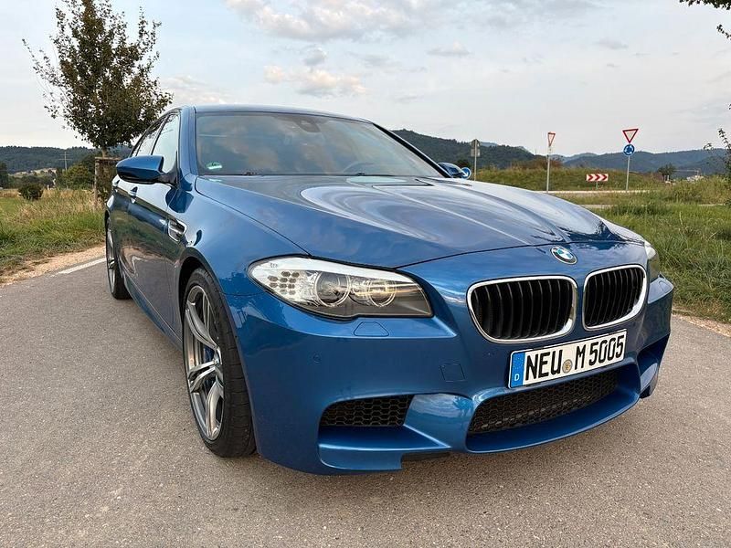 Blau Gebraucht 2013 BMW M5 Shadowline Limousine | 42.500 € (Guter Preis) - Bild 1/4