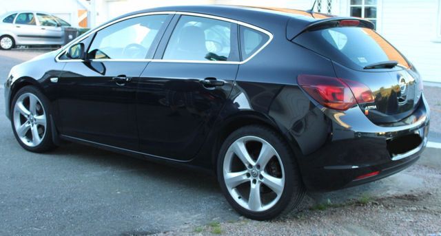 Schwarz metallic Gebraucht 2010 Opel Astra Sport Limousine | 6.700 € (Fairer Preis) - Bild 1/4