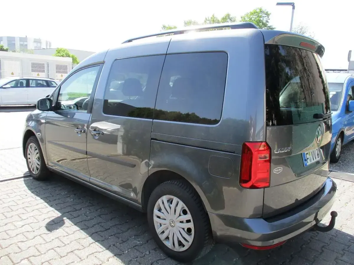 Gebraucht VW Caddy Trendline 131 PS (96 kW) 2019 Indiumgrau Van / Kleinbus