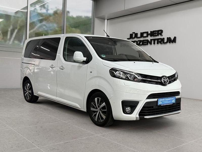 Weiß Gebraucht 2017 Toyota Proace Verso Comfort Kombi | 23.990 € (Superpreis) - Bild 1/4