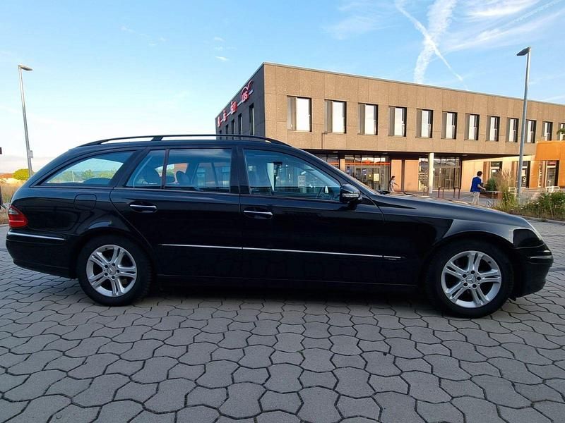 Schwarz Gebraucht 2007 Mercedes E220 Avantgarde Kombi | 6.600 € (Fairer Preis) - Bild 1/4