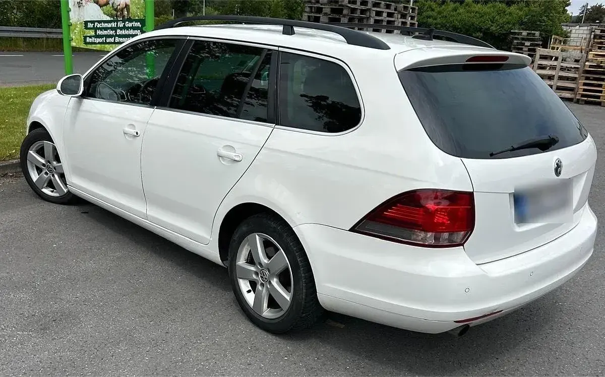 Gebraucht VW Golf VI 105 PS (77 kW) 2011 Weiß Kleinwagen