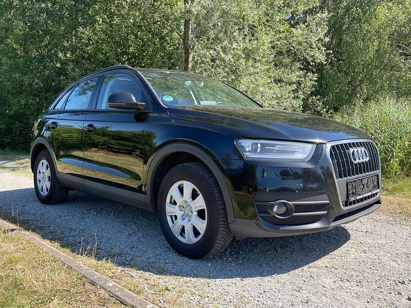 Brillantschwarz Gebraucht 2013 Audi Q3 Ambiente SUV | 7.490 € - Bild 1/4