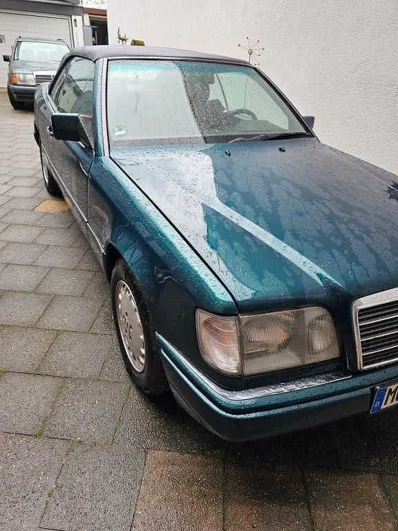 Grün Gebraucht 1996 Mercedes E200 Cabrio | 14.500 € (Guter Preis) - Bild 1/4
