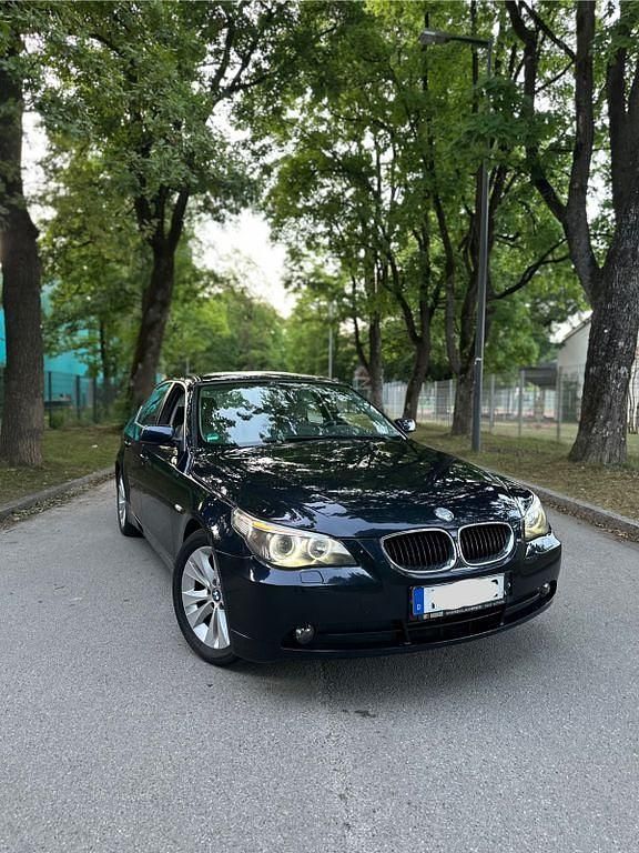 Blau Gebraucht 2004 BMW 525 Limousine | 3.999 € (Guter Preis) - Bild 1/4