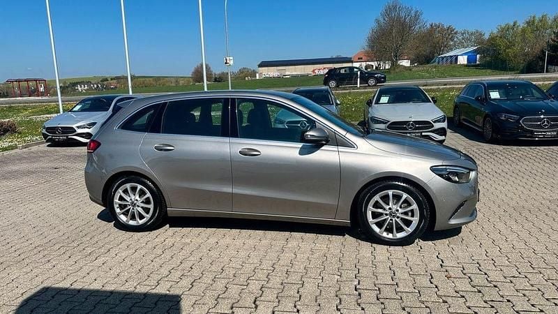 Gebraucht Mercedes B200 Progressive 163 PS (119 kW) 2020 Mojavesilber Van / Kleinbus
