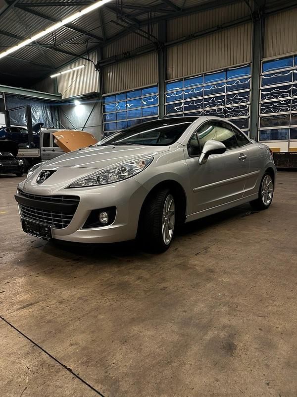 Gebraucht Peugeot 207 CC 112 PS (82 kW) 2012 Silber Cabrio