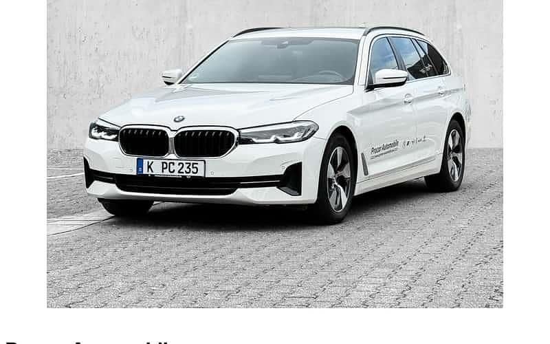 Weiß Gebraucht 2021 BMW 520 Efficient Dynamics Kombi | 32.890 € (Guter Preis) - Bild 1/4