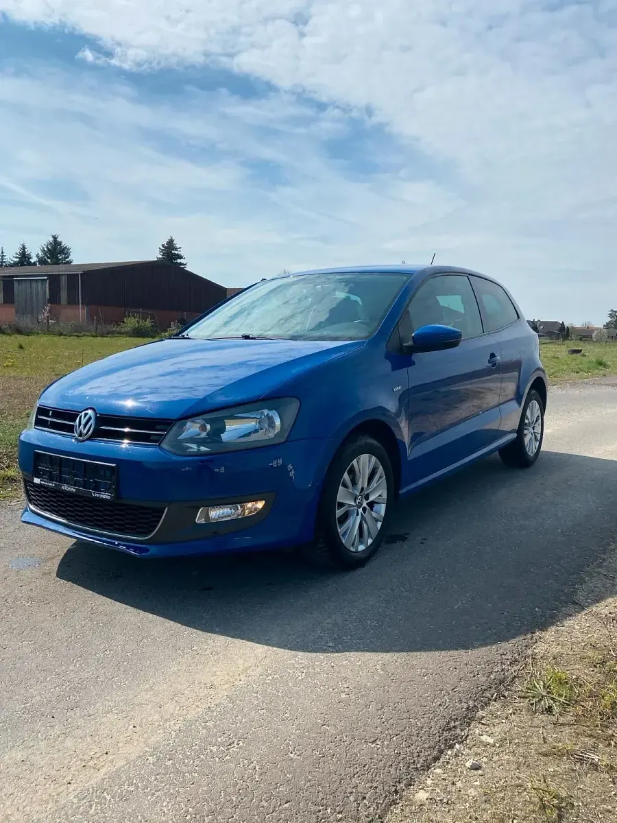 Gebraucht VW Polo 60 PS (44 kW) 2013 Blau Kleinwagen