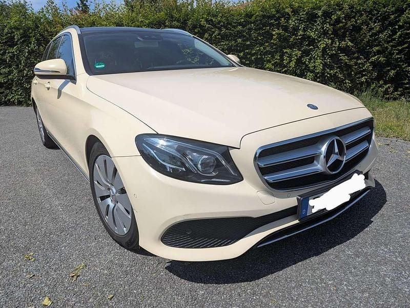 Gebraucht Mercedes E220 194 PS (142 kW) 2017 Gelb Kombi