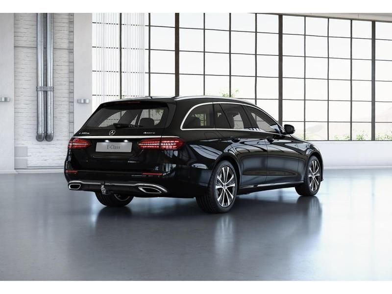 Gebraucht Mercedes E300 Avantgarde 194 PS (142 kW) 2022 Schwarz Limousine